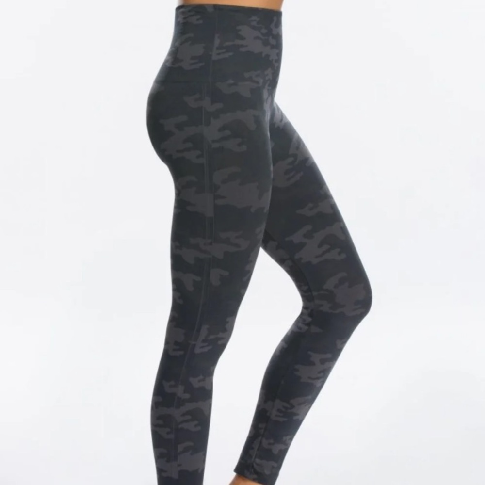 SPANX LOOK AT ME NOW BLACK CAMO LEGGING - Picture 6 of 13